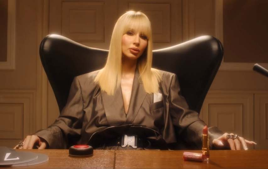 Keywords: woman, chair